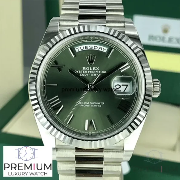 rolex-day-date-40mm-white-gold-olive-green-roman-821-900×900-1.webp