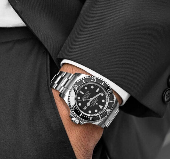 rolex-sea-dweller-116660-blk-1-pow-multiple-3-900×844-1.jpg