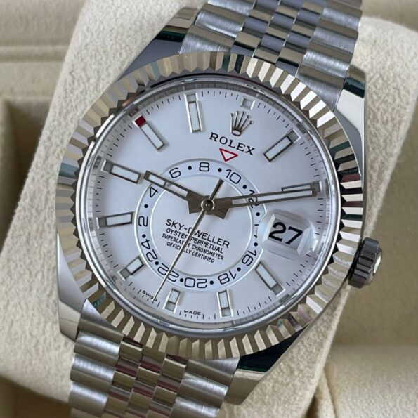 rolex-sky-dweller-326934-jubilee-eu-white-weiss-20-4-900×900-1.jpg