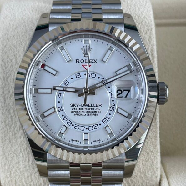 rolex-sky-dweller-326934-jubilee-eu-white-weiss-20-5-900×900-1.jpg